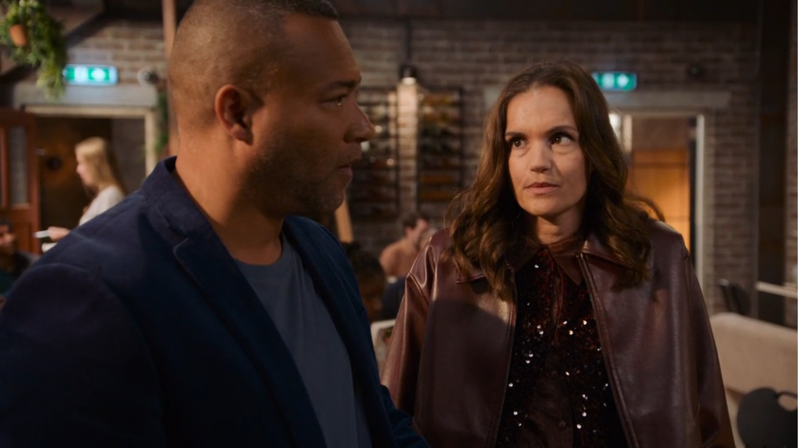 Nina en Bing zitten met Manu's pestkoppen